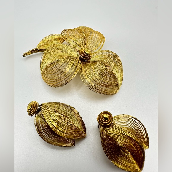 Rarely find Vintage Signed West Germany leaves clip earrings and brooch set - Picture 10 of 11